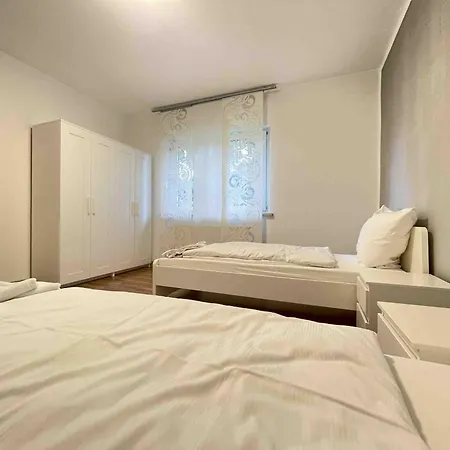 Am111 - Grosse Monteurwohnung Uebergangswohnung Mit Balkon Appartement